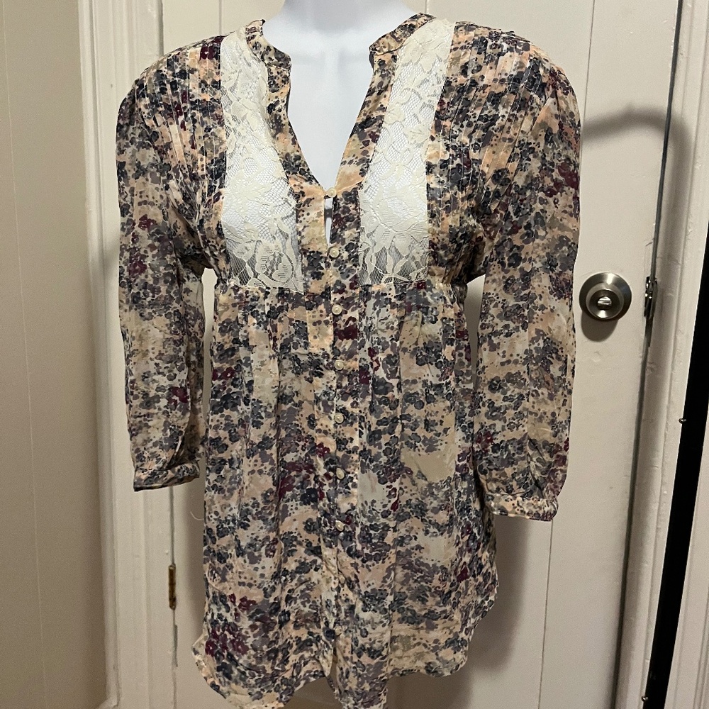 ELLE Blouse Size Small